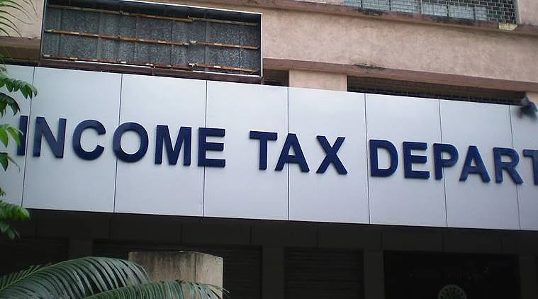 Pune: I-T officials seize unaccounted cash, jewellery of Rs 1 crore in search operation against...