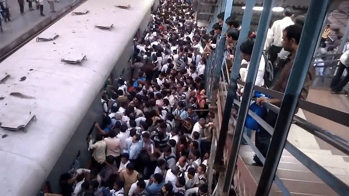 Mumbai- Live Updates: Shah Rukh Khan's fans and media gather outside Arthur Road Jail ahead of...