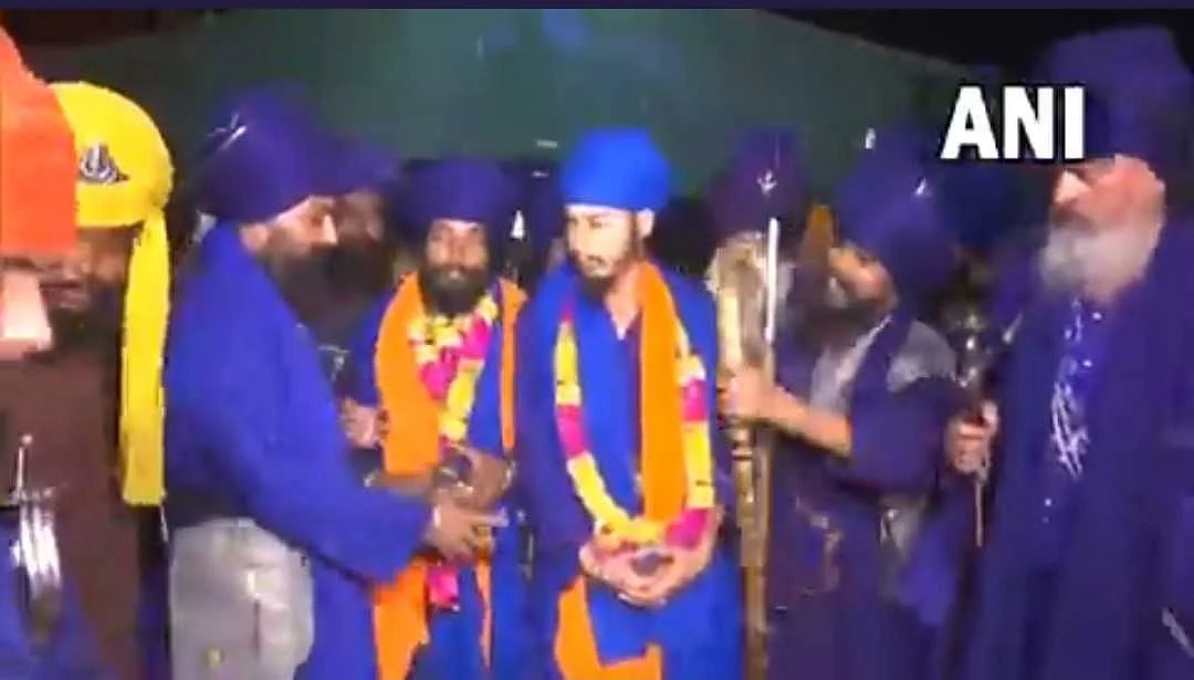 Watch Video: Nihangs garlanded, their feet touch ahead of being detained in Singhu border killing...