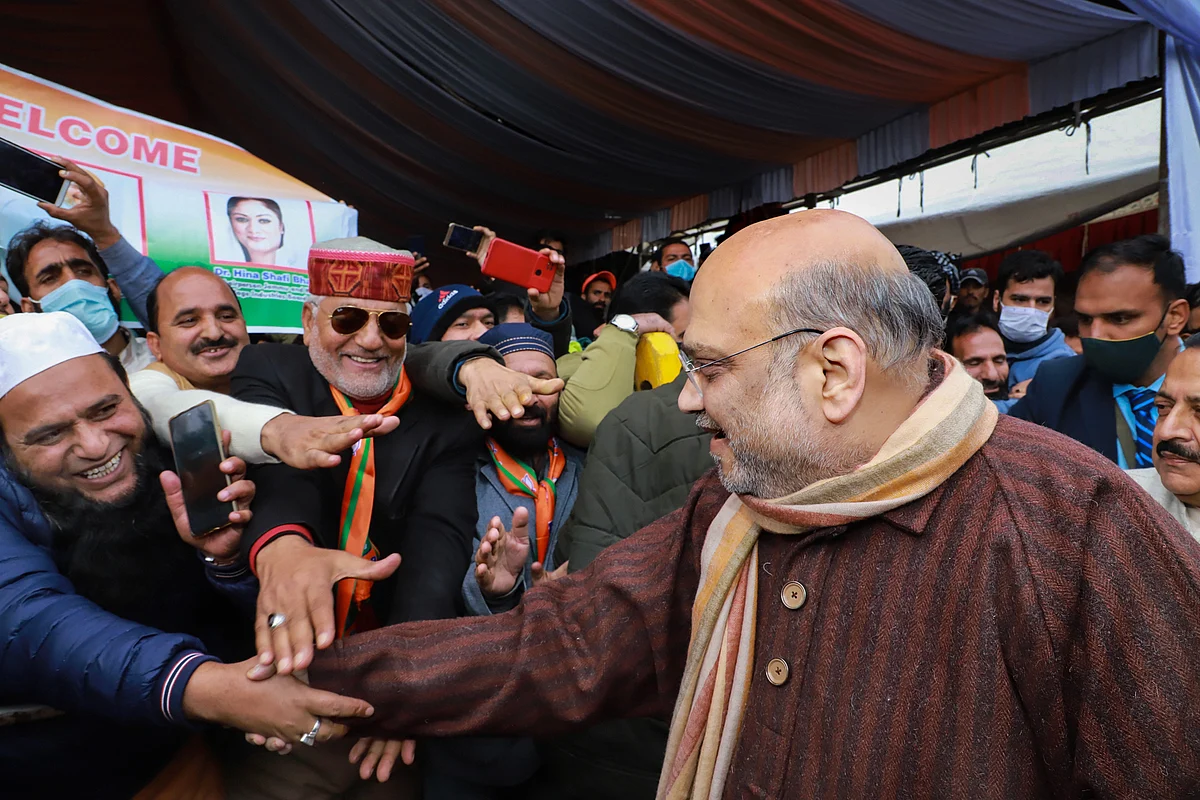 Jammu and Kashmir: Amit Shah to visit CRPF camp in Pulwama today, will spend night at camp