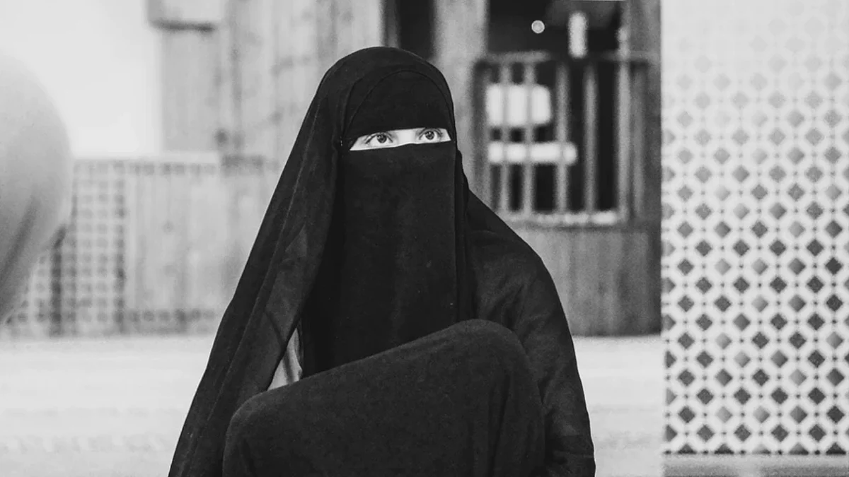 Watch: Mob forces woman to remove burqa for 'defaming community'; enraged netizens question...