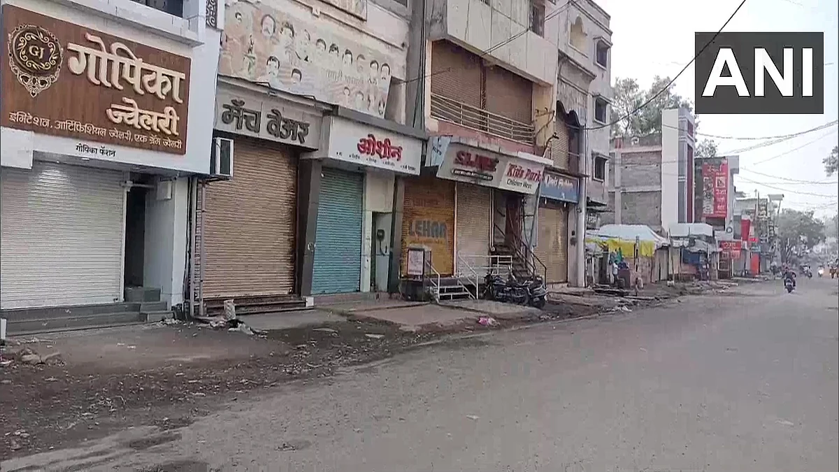The Congress-Shiv Sena-NCP alliance has called for a bandh in Maharashtra today to protest the Lakhimpur Kheri violence that claimed the lives of 8 people including 4 farmers
Visuals from Aurangabad city.