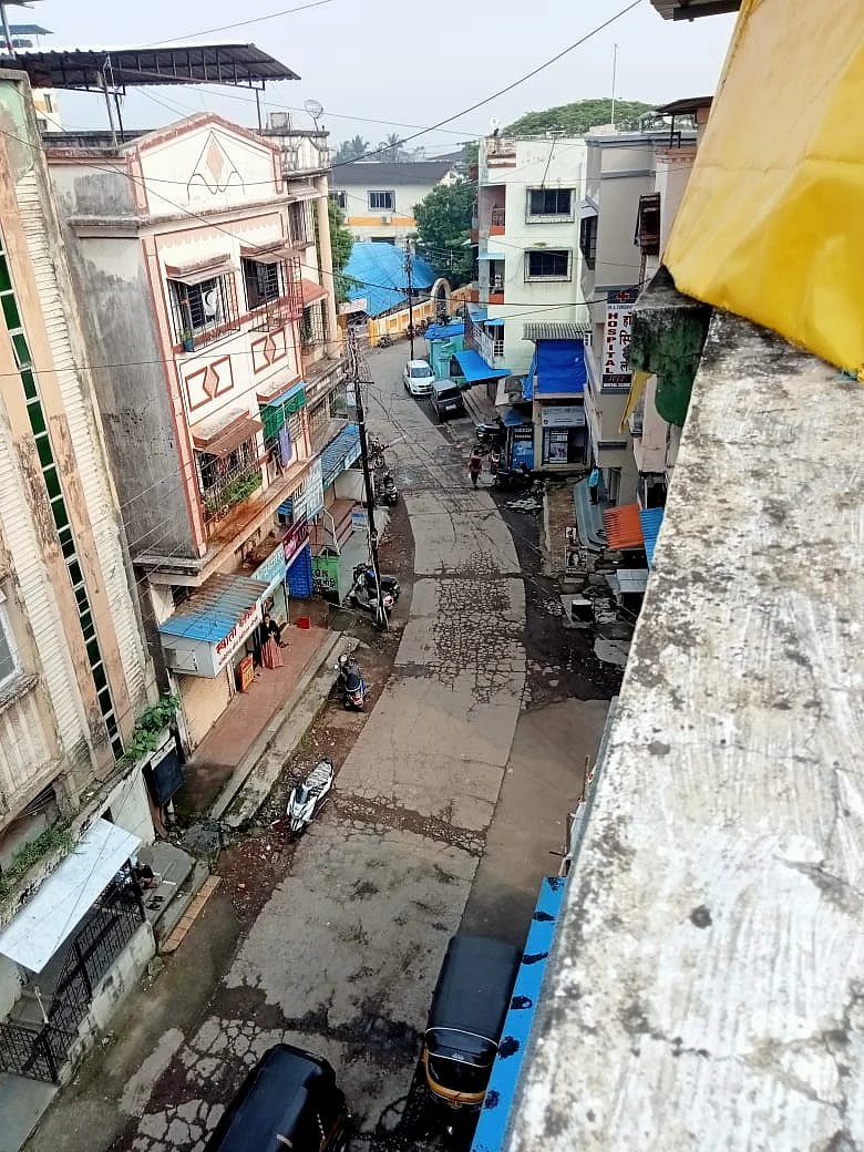 The Congress-Shiv Sena-NCP alliance has called for a bandh in Maharashtra today to protest the Lakhimpur Kheri violence that claimed the lives of 8 people including 4 farmers.
Visuals from Uran market.
