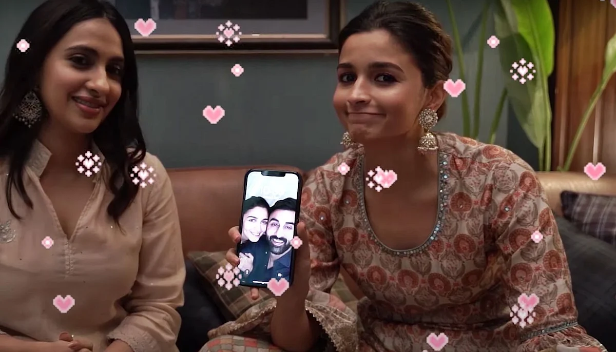 Watch Video: Alia Bhatt blushes as she reveals her mobile wallpaper is a selfie with Ranbir Kapoor