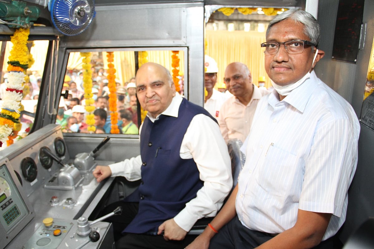 Chairman, Railway Board & CEO visits Central Railway Loco Parel