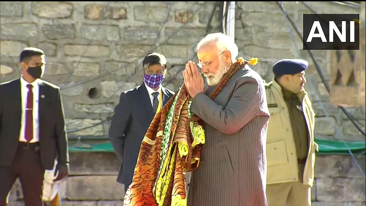 Watch video: PM Narendra Modi offers prayers at Kedarnath temple, unveils statue of Adi...