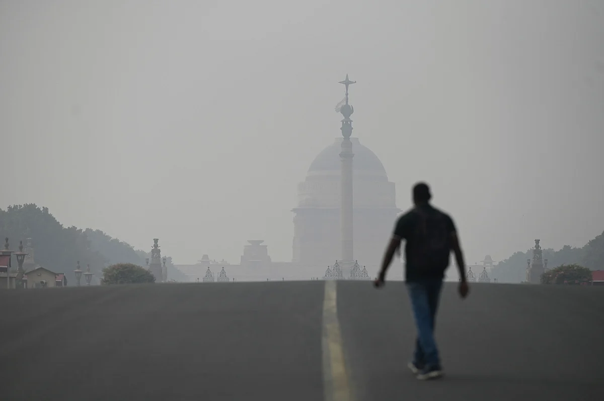 Delhi witnesses dense fog, visibility drops to 50 metres; air quality deteriorates to 'very poor'...