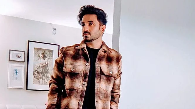 'I won't stop, will keep writing love letters to my country', says Vir Das on 'Two Indias' row