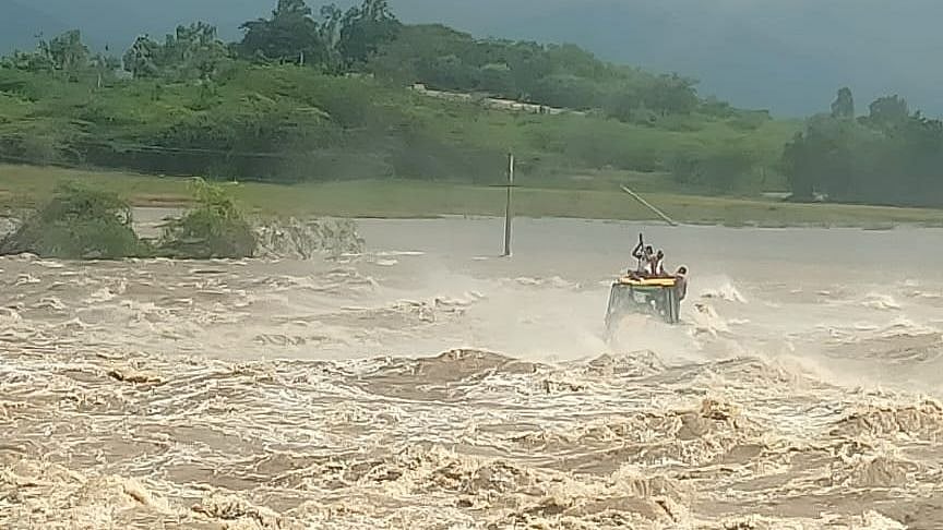 MP Rain Woes: Woman swept away in swollen nullah - Vimarsana News
