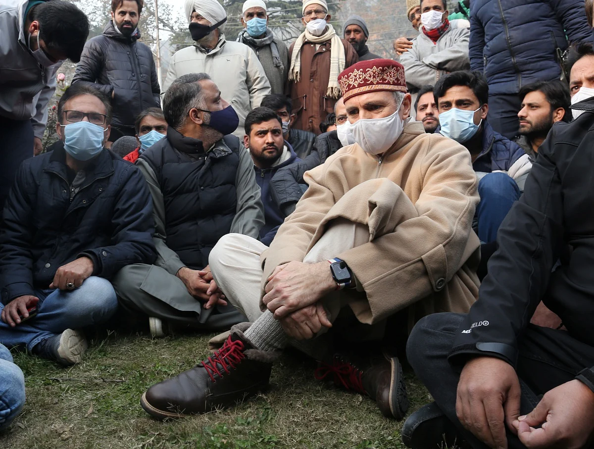 Hyderpora encounter: Former J&K CM Omar Abdullah stages dharna, demands return of bodies to...