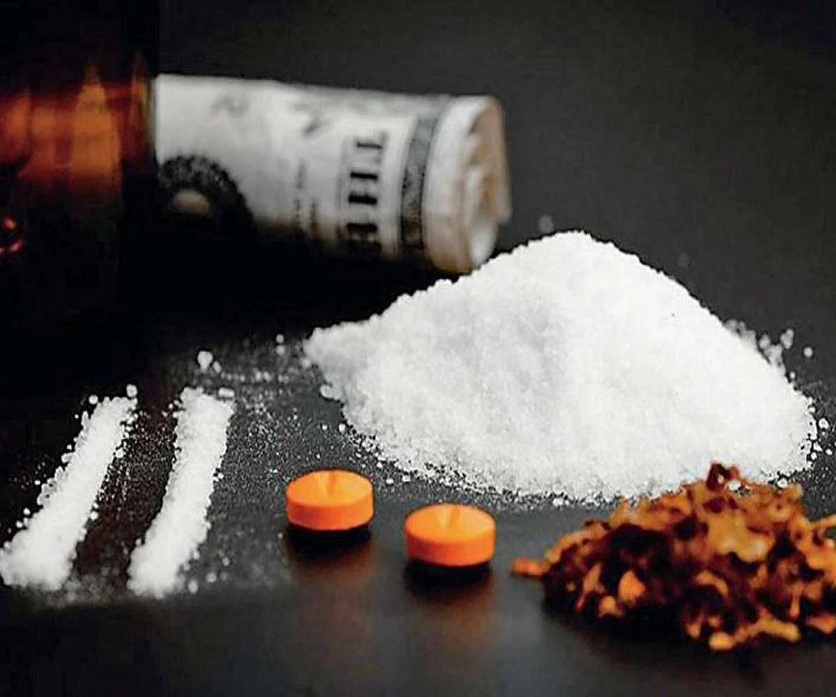Mumbai: Mahim Police arrests 2 and seizes 13 grams of mephedrone alongwith 4.13 lakhs in cash