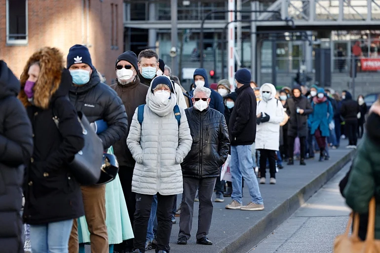 COVID-19: Germany classifies UK as high risk country amid Omicron threat, bans travel starting...