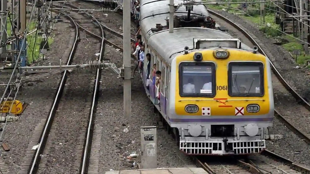 Mumbai: Technical snag between Dahisar and Borivali delays local trains; here's a look at some...