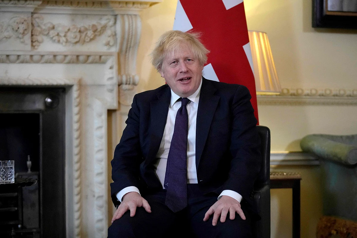 Omicron variant: Is United Kingdom planning to impose restrictions on unvaccinated people like...