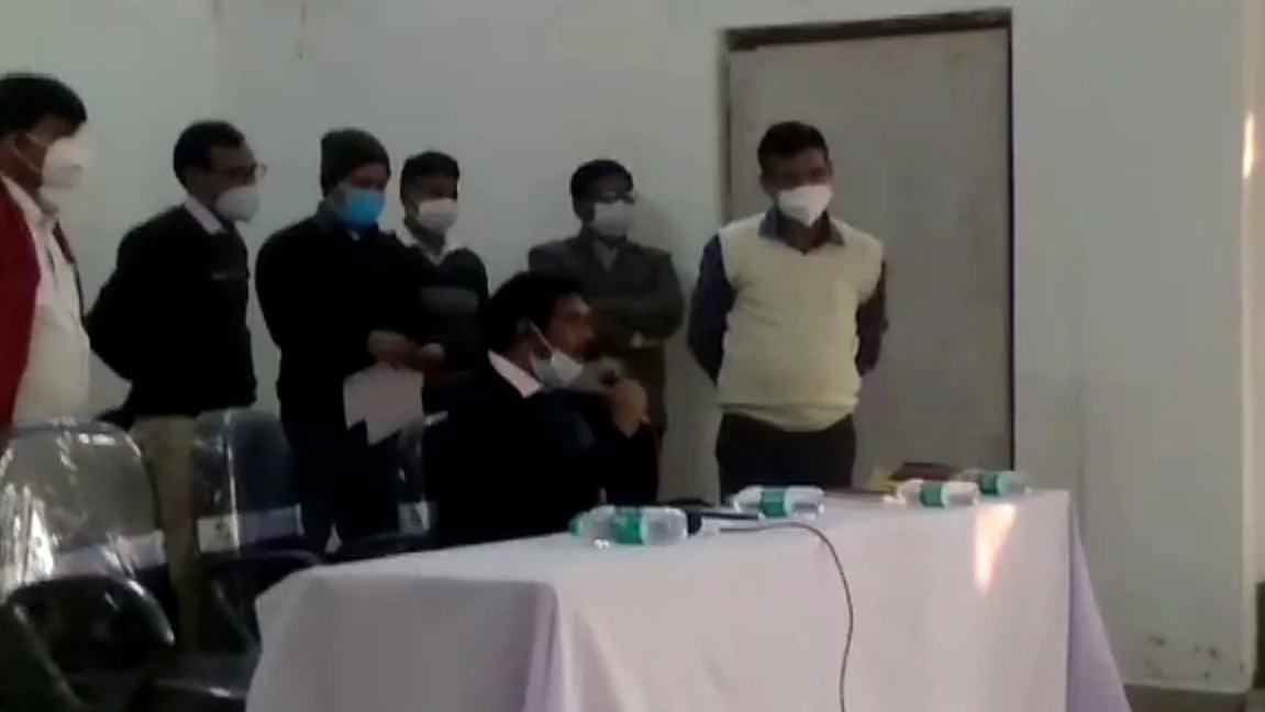 Madhya Pradesh: Collector threatens to hang official for failing to meet vaccination target