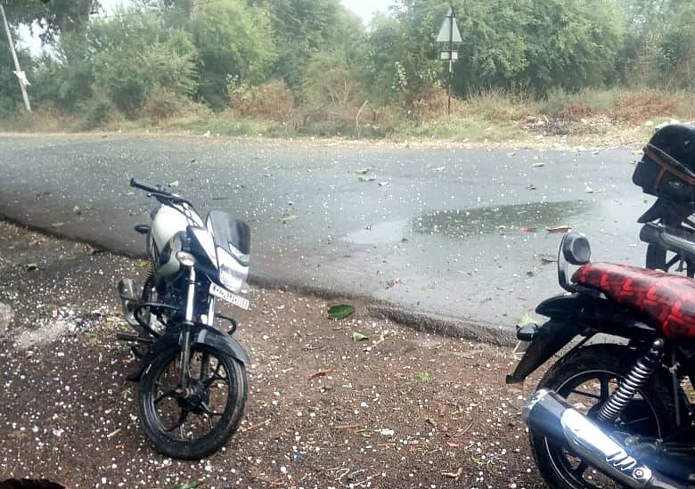Bhopal: Drizzling with thunderstorm, hailstorm lashes several parts of state, temperature goes down
