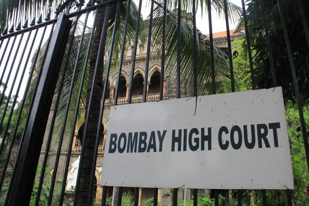 700 robbery at knifepoint: 5 men set free after 5 years by Bombay HC