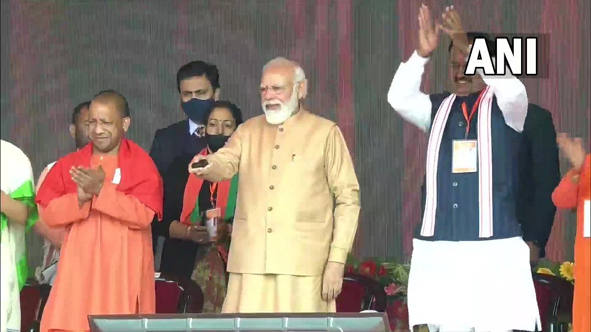 Watch Video: PM Modi transfers Rs 1,000 crore to SHGs, will benefit 16 lakh women in Uttar Pradesh