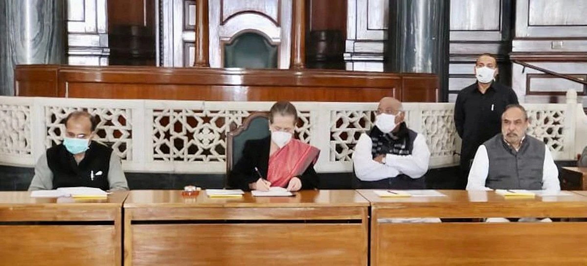 'Modi govt insensitive towards farmers': Sonia Gandhi at Congress Parliamentary party meet