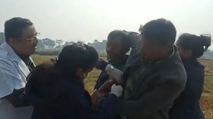 Watch: Medical team has a hard time administering Covid vaccines in Bihar; video goes viral