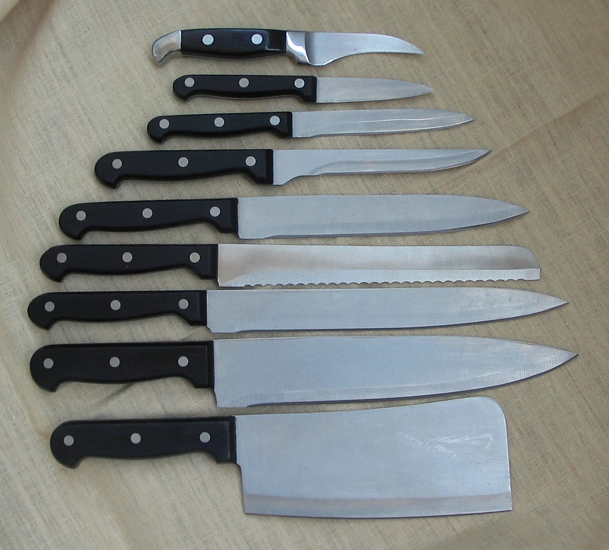 Jabalpur: E-commerce company supplies 2,300 knives in two years, police ask firm to stop it