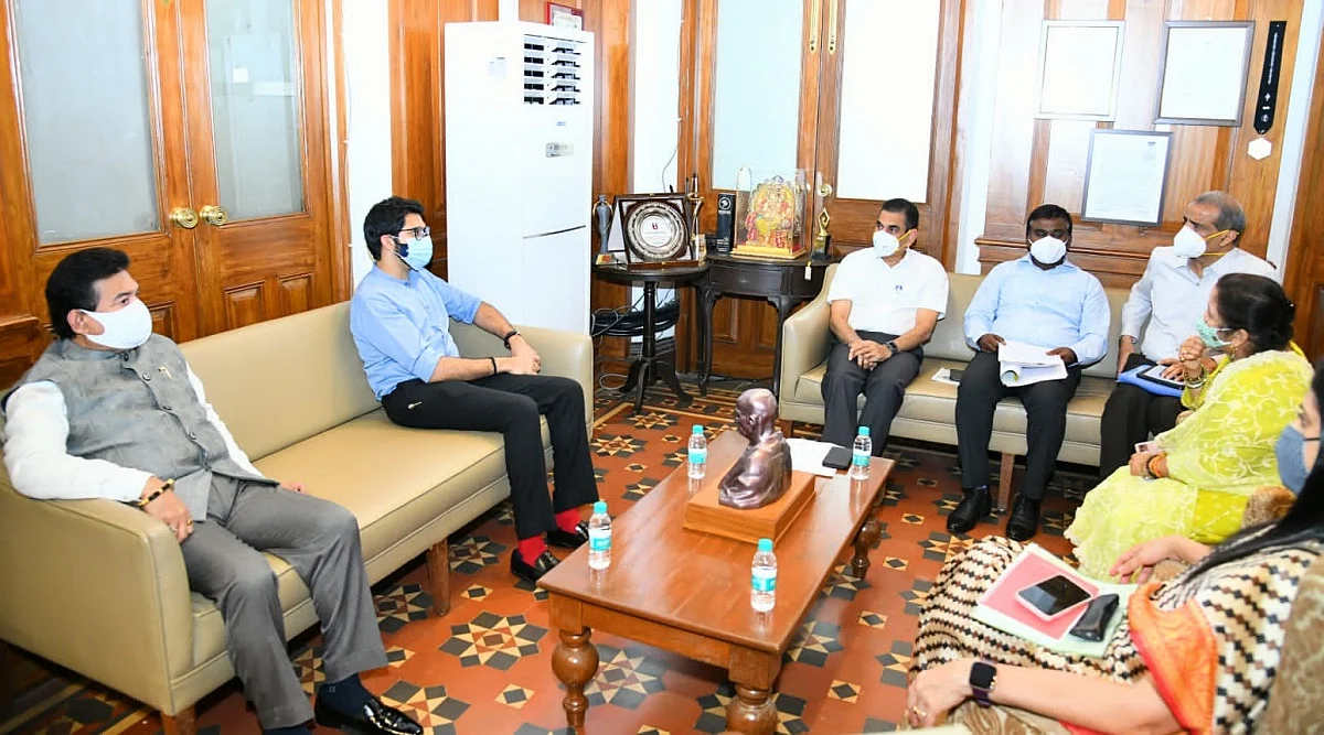 Mumbai: Amid rising omicron cases, Aditya Thackeray meets BMC chief, says 'no reason to panic'