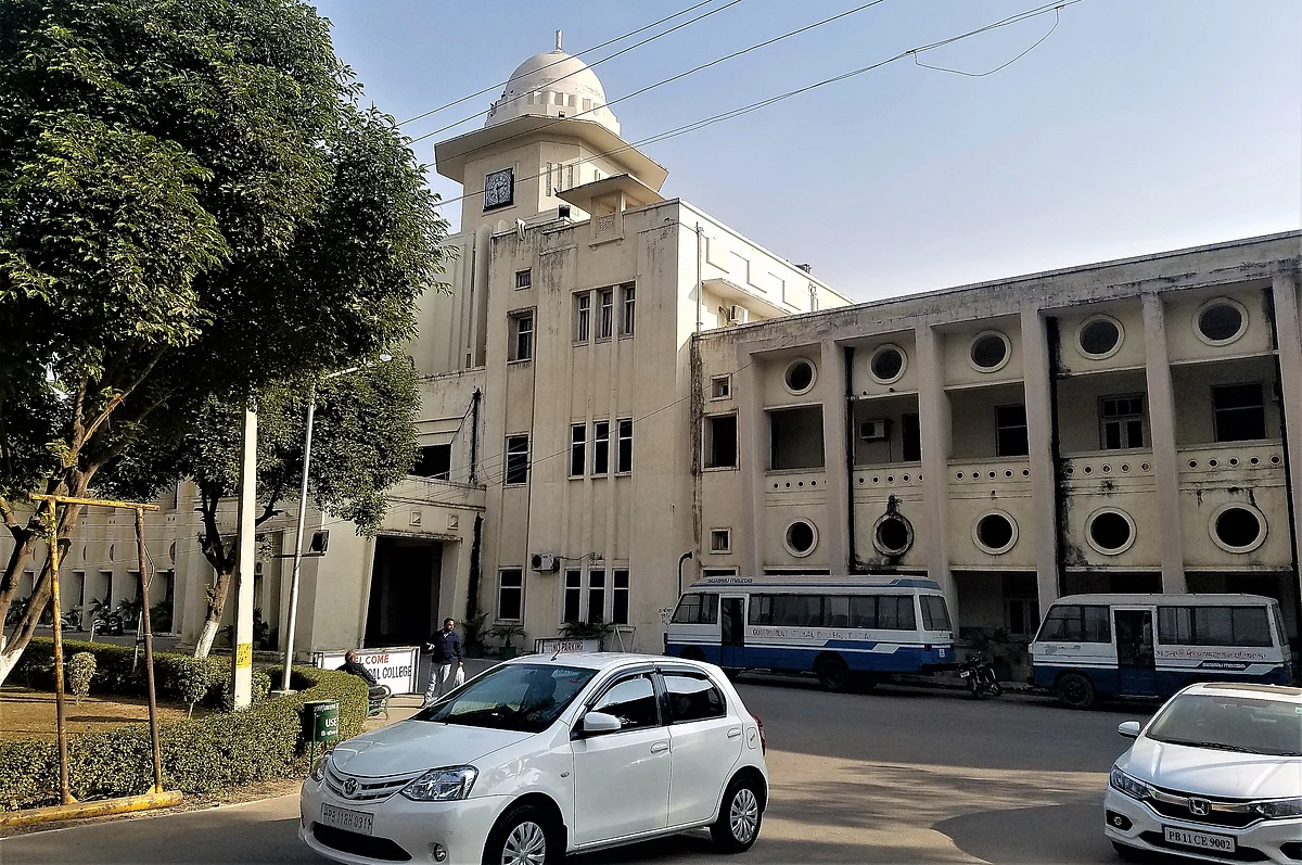 Punjab: At least 100 students of Government Medical College in Patiala test positive for COVID-19