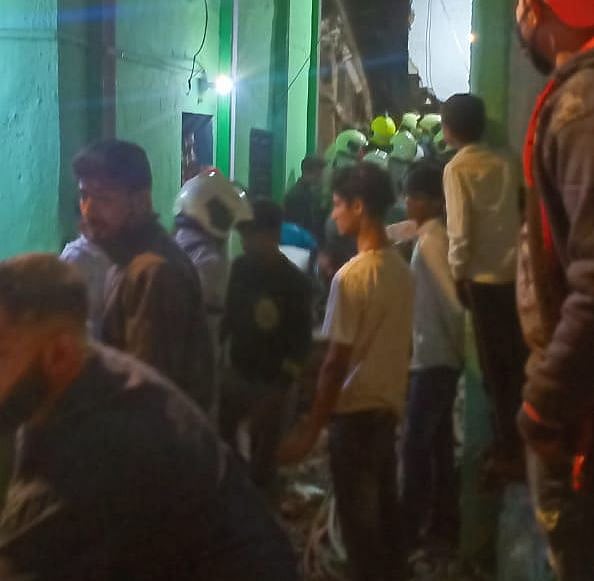 Mumbai 2 sustain minor injuries in house collapse in Malad's Malvani