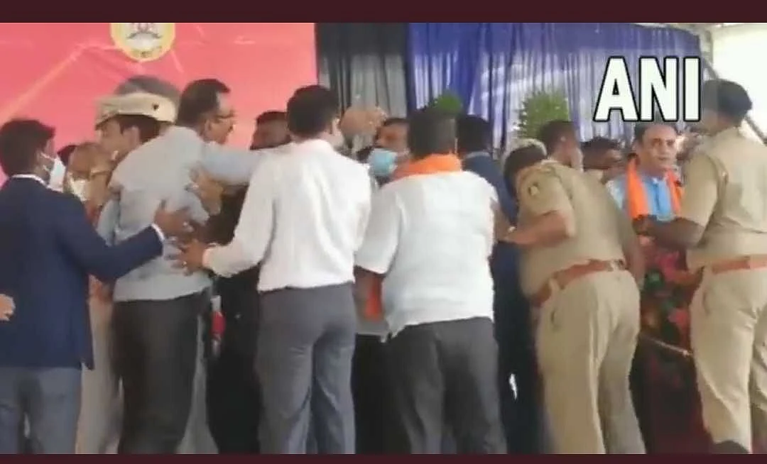 Watch Video: Karnataka Congress MP DK Suresh enter in feud with minister Dr CN Ashwathnarayan