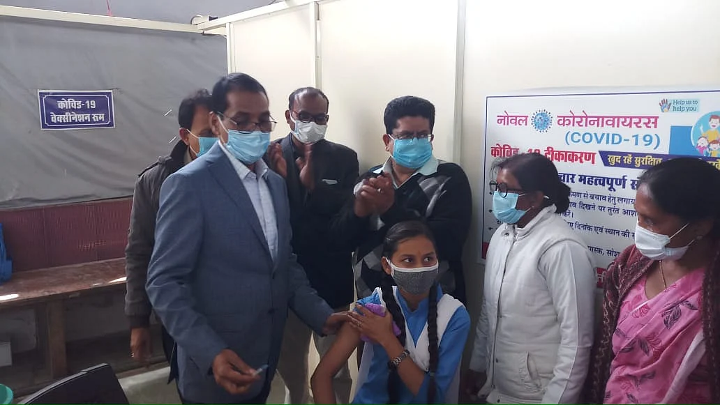 Dhar: Jabs to students in 15-18 age-group, 21% of target teenagers vaccinated on first days