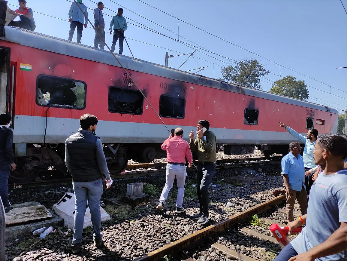 Watch video: Gandhidham-Puri Express train catches fire near Nandurbar station; no casualties