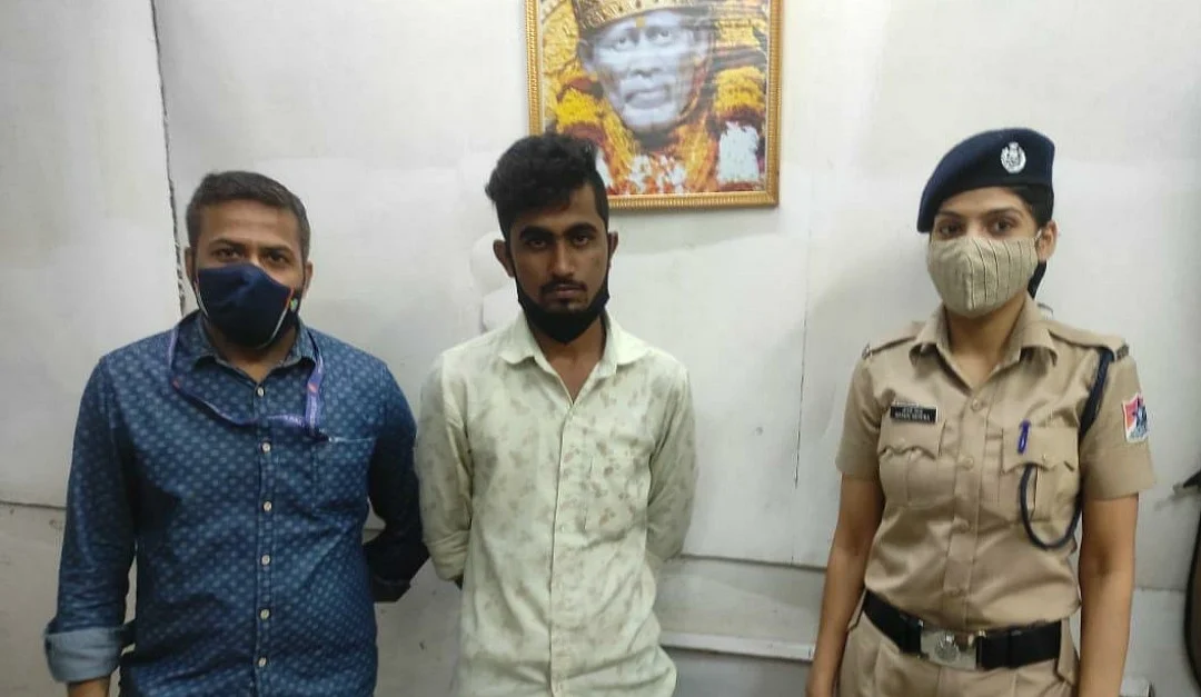 Mumbai: CR and RPF penalize 188 gents in just 3 days for travelling in ladies' compartment