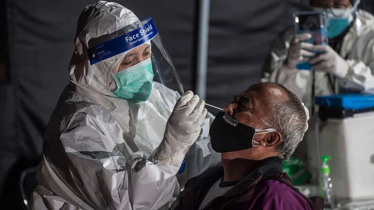 COVID-19: India reports 33,750 new cases,123 deaths in last 24 hours; Omicron tally rises to 1,700