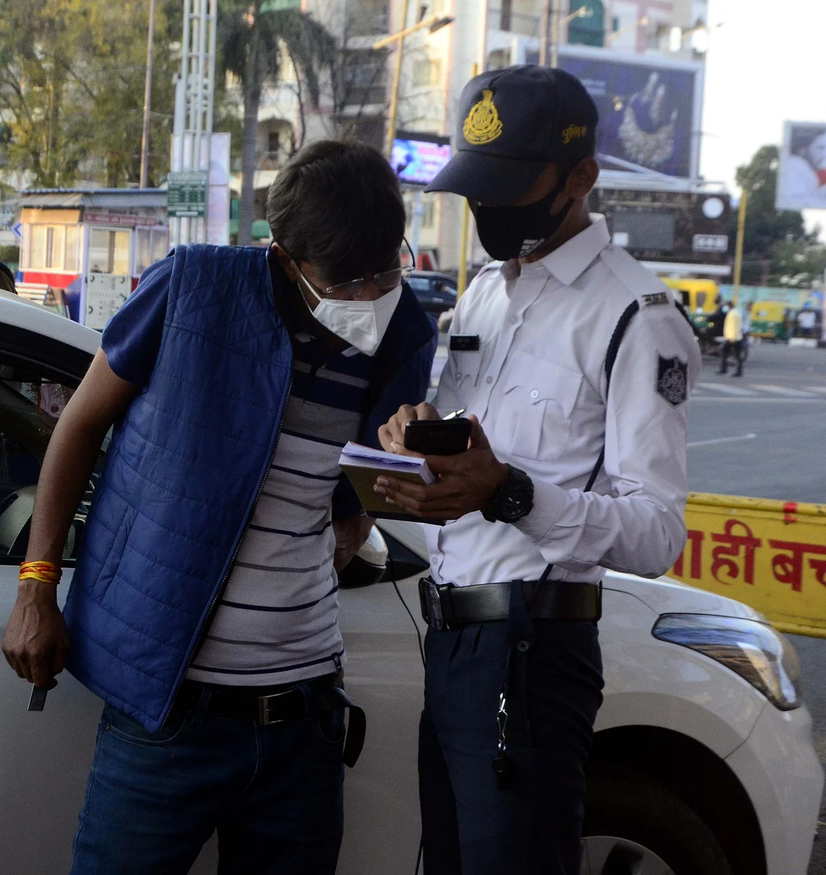 Bhopal police issued challans to the motorists who jumped traffic signals on Wednesday