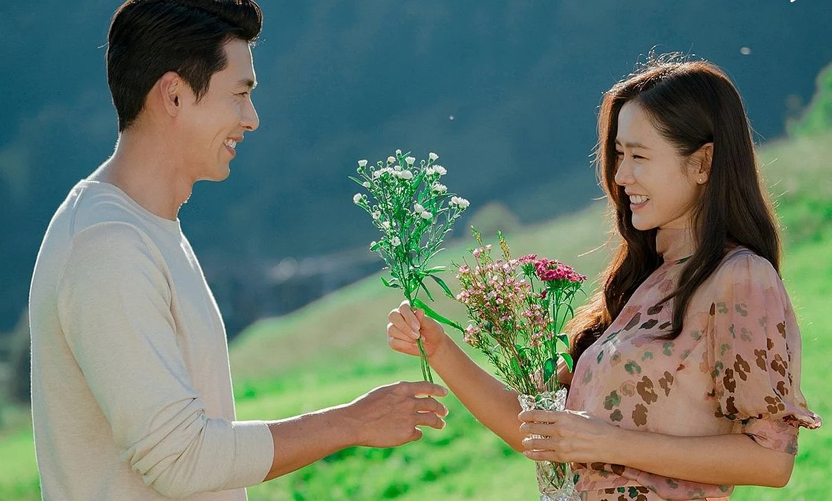 'Crash Landing On You' stars Son Ye-jin, Hyun Bin to marry in an intimate ceremony next month