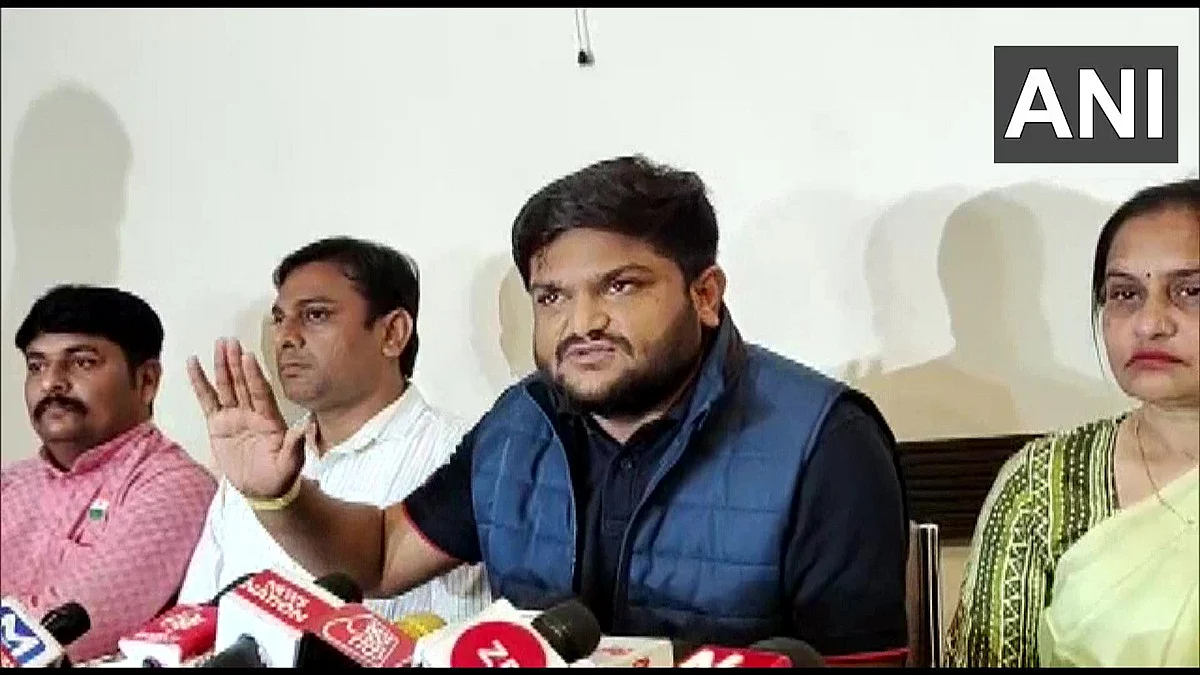 Hardik Patel threatens protests if Gujarat govt doesn't withdraw pending cases against quota...