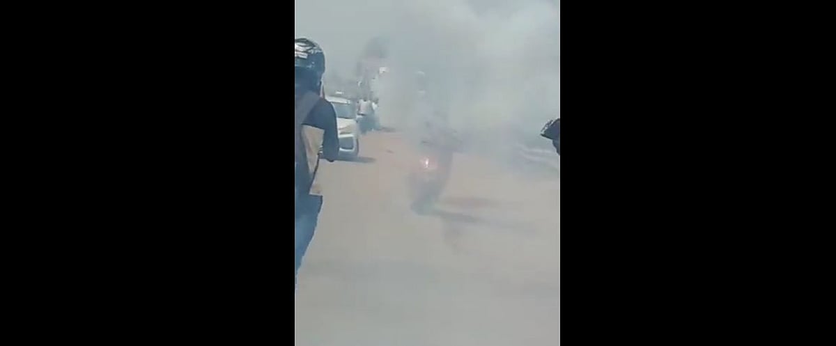 Tamil Nadu: EV electric scooter catches fire in Chennai, fourth such incident in recent days - Vimarsana News