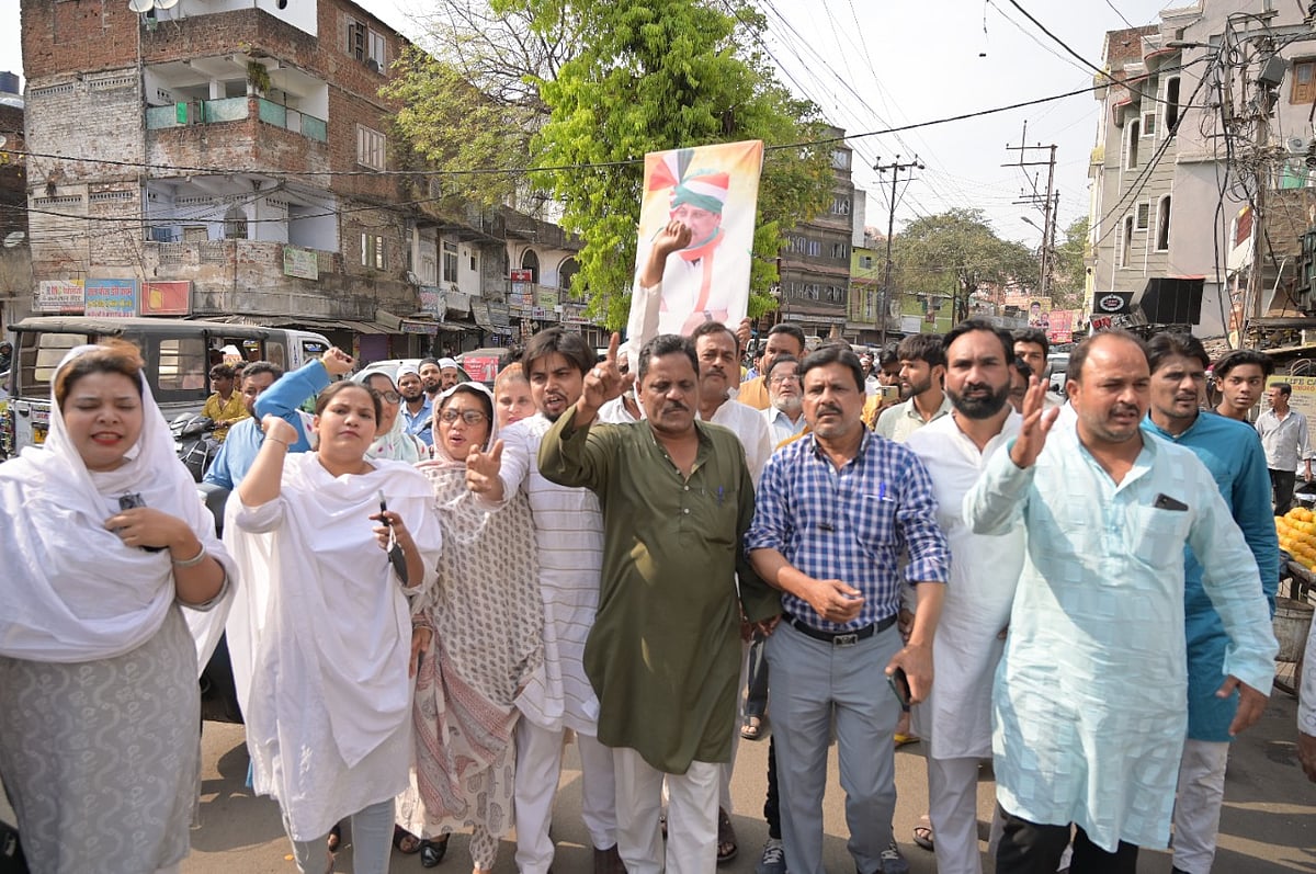 Bhopal Water supply disrupted, locals hold protest