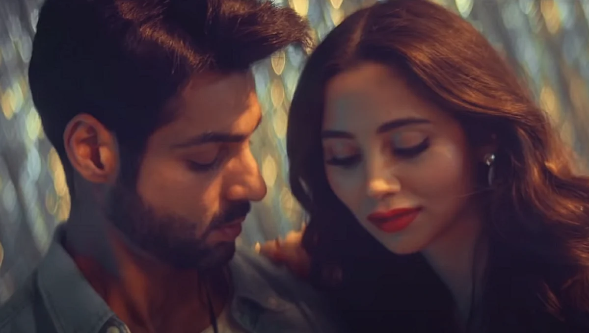 Watch: Karan Wahi, Zahrah Khan turn up the heat in Guru Randhawa's music video 'Tere Saath Ho'