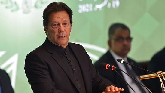 Pakistan: Imran Khan holds important meeting with legal team ahead of Supreme Court verdict - Vimarsana News