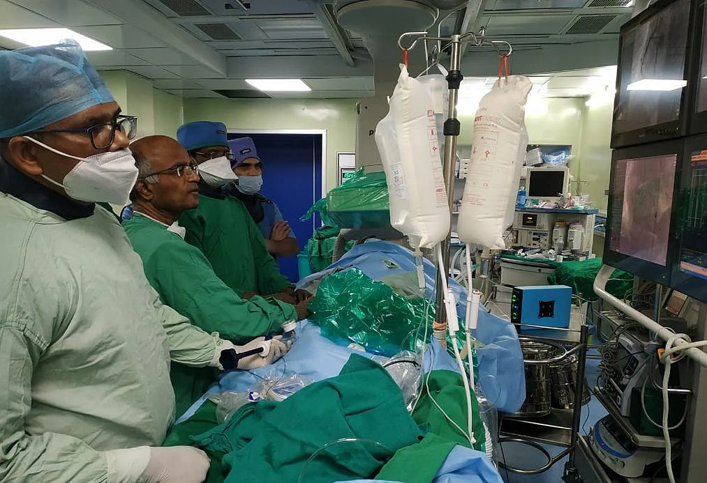 The cardiology team at JRH successfully conducted the first ever Rotatripsy procedure (use of Rotational Atherectomy and Lithotripsy balloon), which is a first for the Indian Railways.