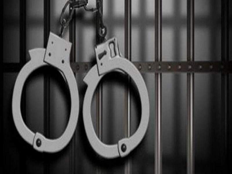 Mumbai: 2 held for manhandling on-duty cops in Ghatkopar - Vimarsana News
