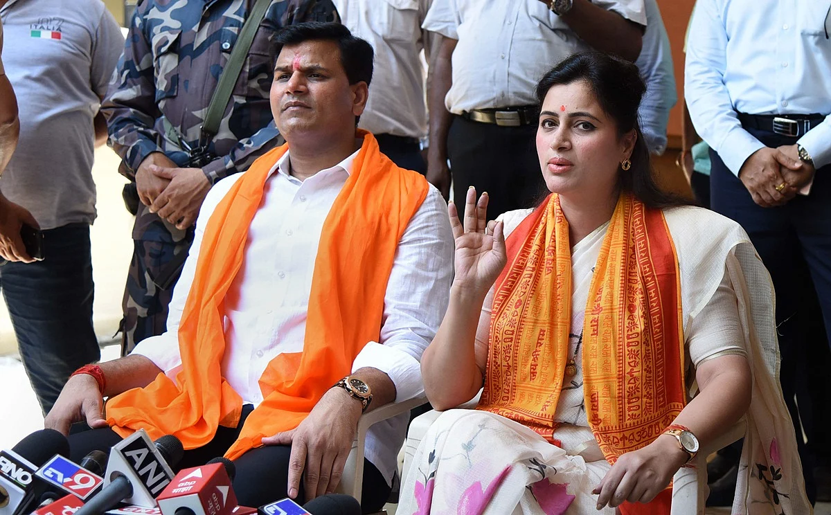 Hanuman chalisa row: Navneet Rana, Ravi Rana move Bombay HC seeking cancellation of FIR against them