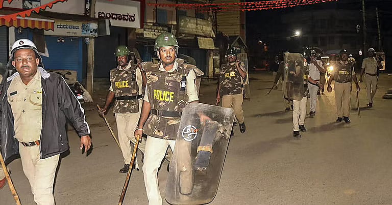 Karnataka: Section 144 imposed in Hubli following stone-pelting at police station - Vimarsana News
