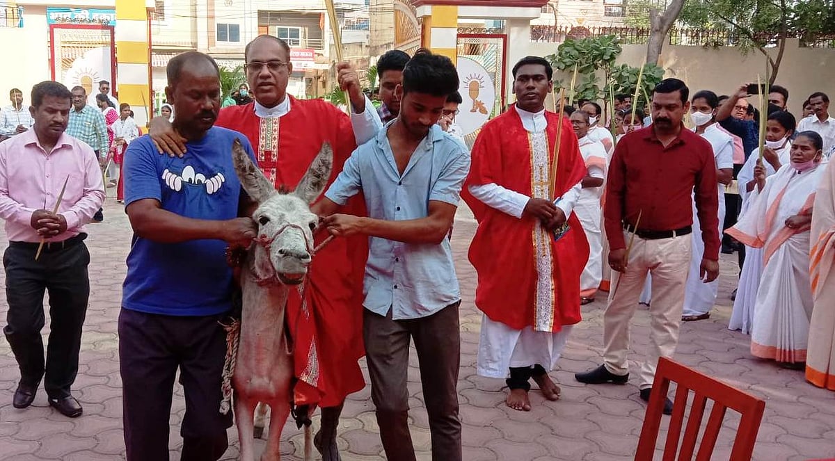 Indore: Procession, prayers, mass to commemorate Palm Sunday - Vimarsana News