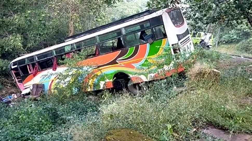 Zimbabwe: 35 killed, 71 wounded after bus carrying parishioners falls in gorge - Vimarsana News