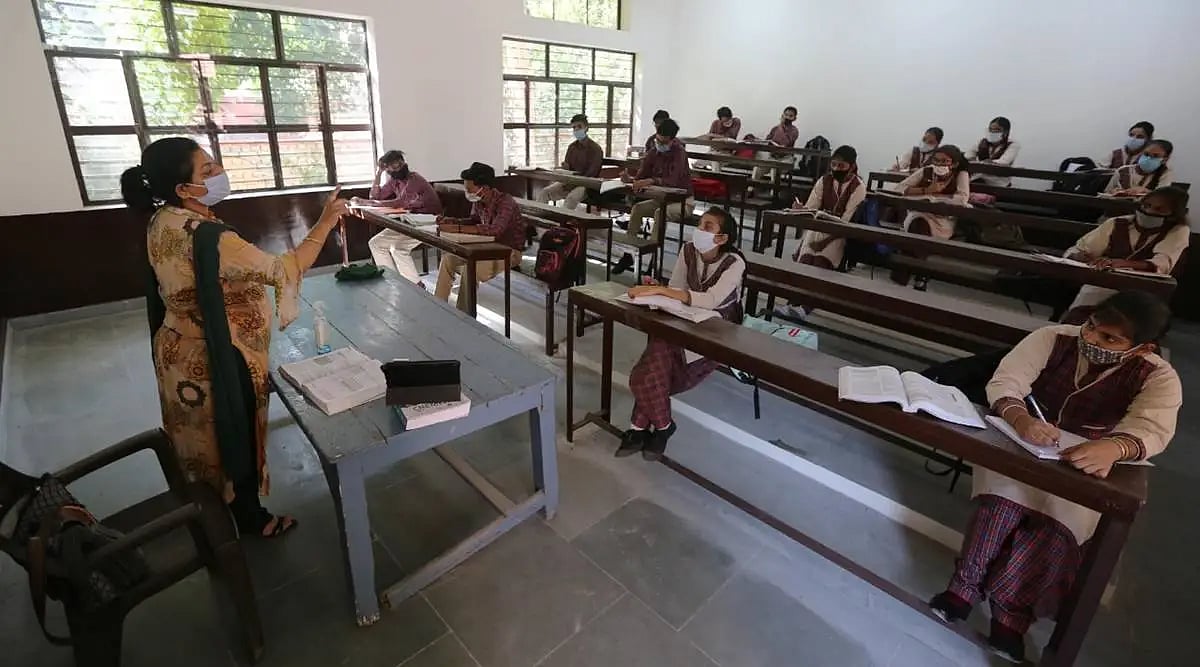 Maharashtra: College students express concern over offline University exams - Vimarsana News
