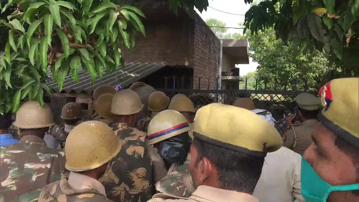 5 members of family brutally murdered in UP's Prayagraj - Vimarsana News