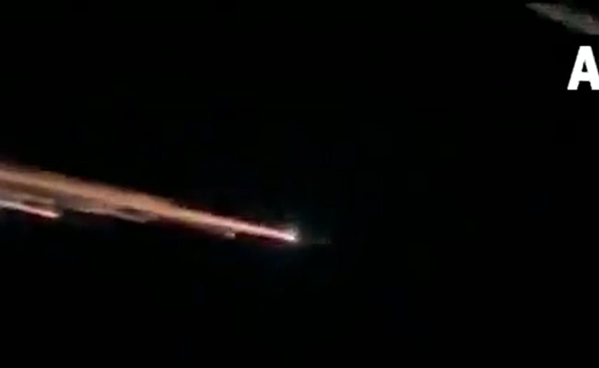 Watch video Meteor shower or satellite? Lights in sky witnessed from Maharashtra, Madhya Pradesh