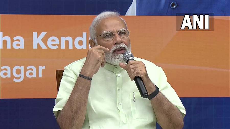 Gujarat: PM Narendra Modi interacts with students and teachers at Vidya Samiksha Kendra in Gandhinagar - Vimarsana News
